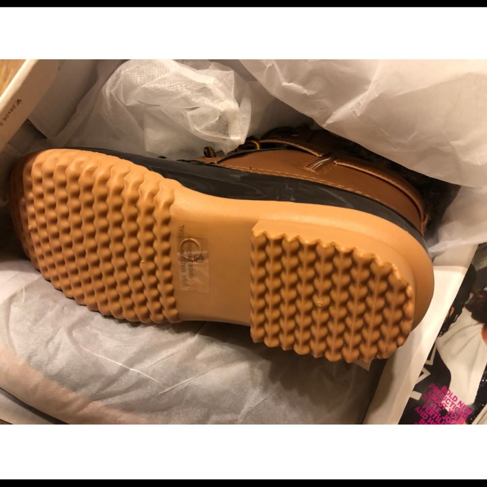Vegan Fur Duck Boots - Picture 3 of 3